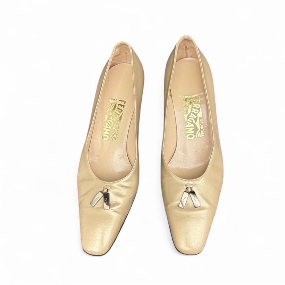 Size 7 Salvatore Ferragamo Women's Cream Heels